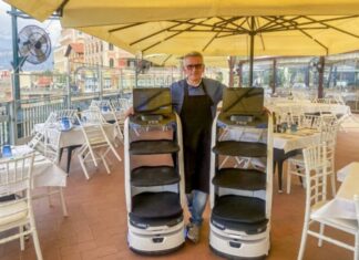 ?Një pronar restoranti ‘punëson’ robotë pasi nuk arrin të marrë staf